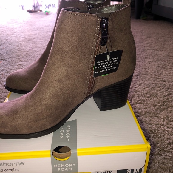 Liz Claiborne "Salem" block heel zip booties - Picture 3 of 4